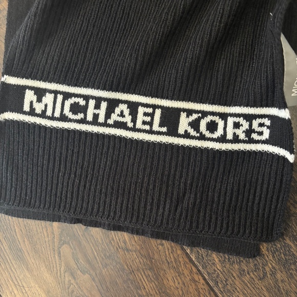 NWT Michael Kors Scarf - Picture 2 of 4